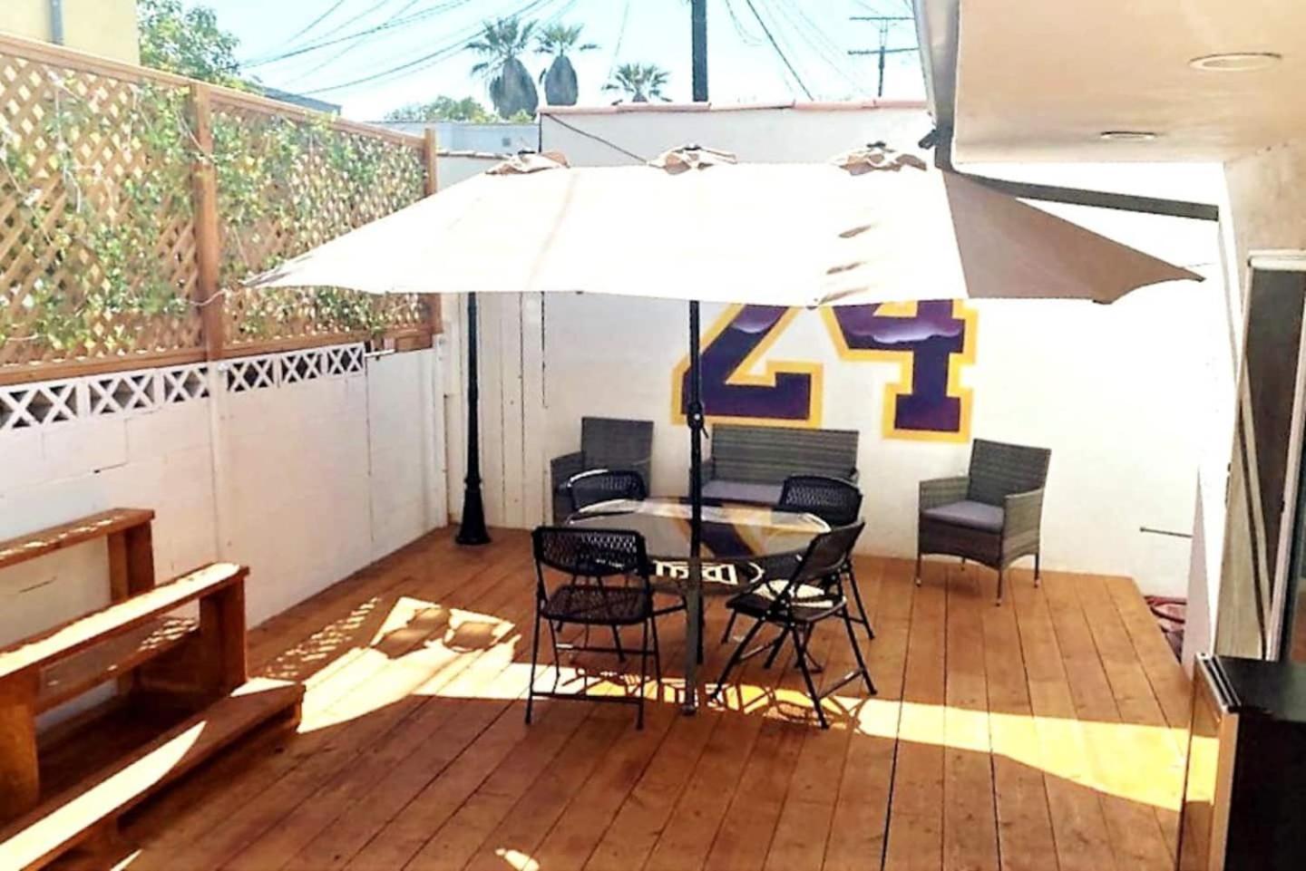 Kobe Bryant-themed 3 Bedroom With Hot Tub 10 Minutes From Rodeo Drive Casa de férias Los Angeles