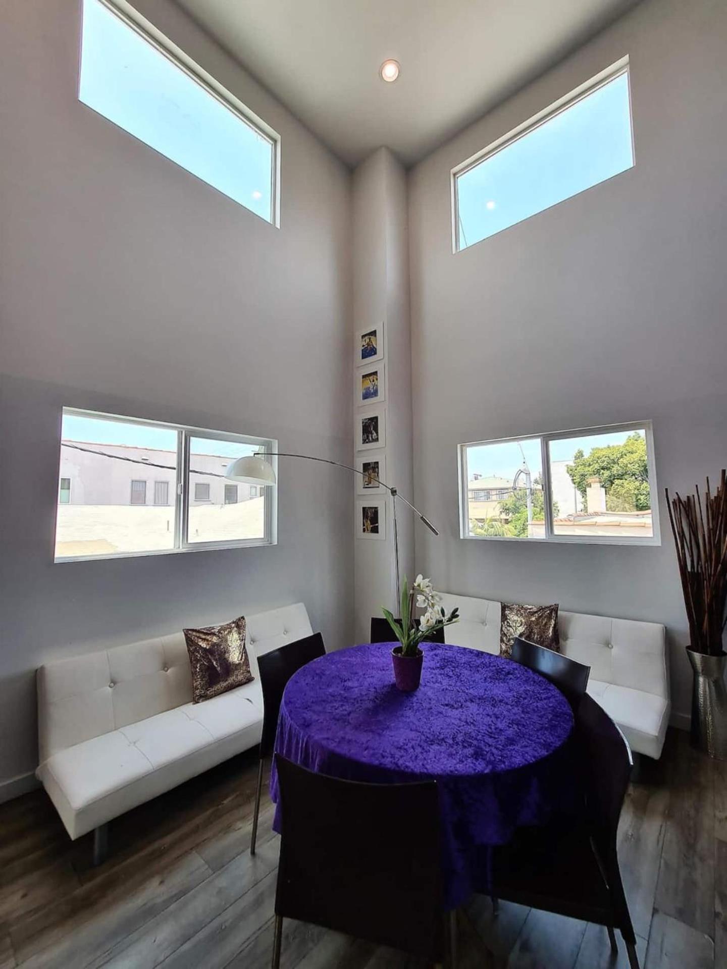 Kobe Bryant-themed 3 Bedroom With Hot Tub 10 Minutes From Rodeo Drive