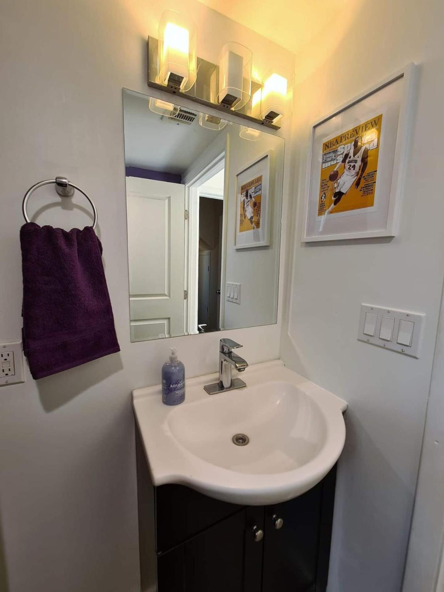 Kobe Bryant-themed 3 Bedroom With Hot Tub 10 Minutes From Rodeo Drive Casa de férias