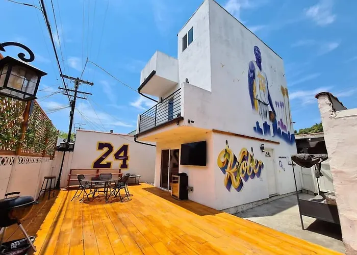 Kobe Bryant-Themed 3 Bedroom With Hot Tub 10 Minutes From Rodeo Drive
