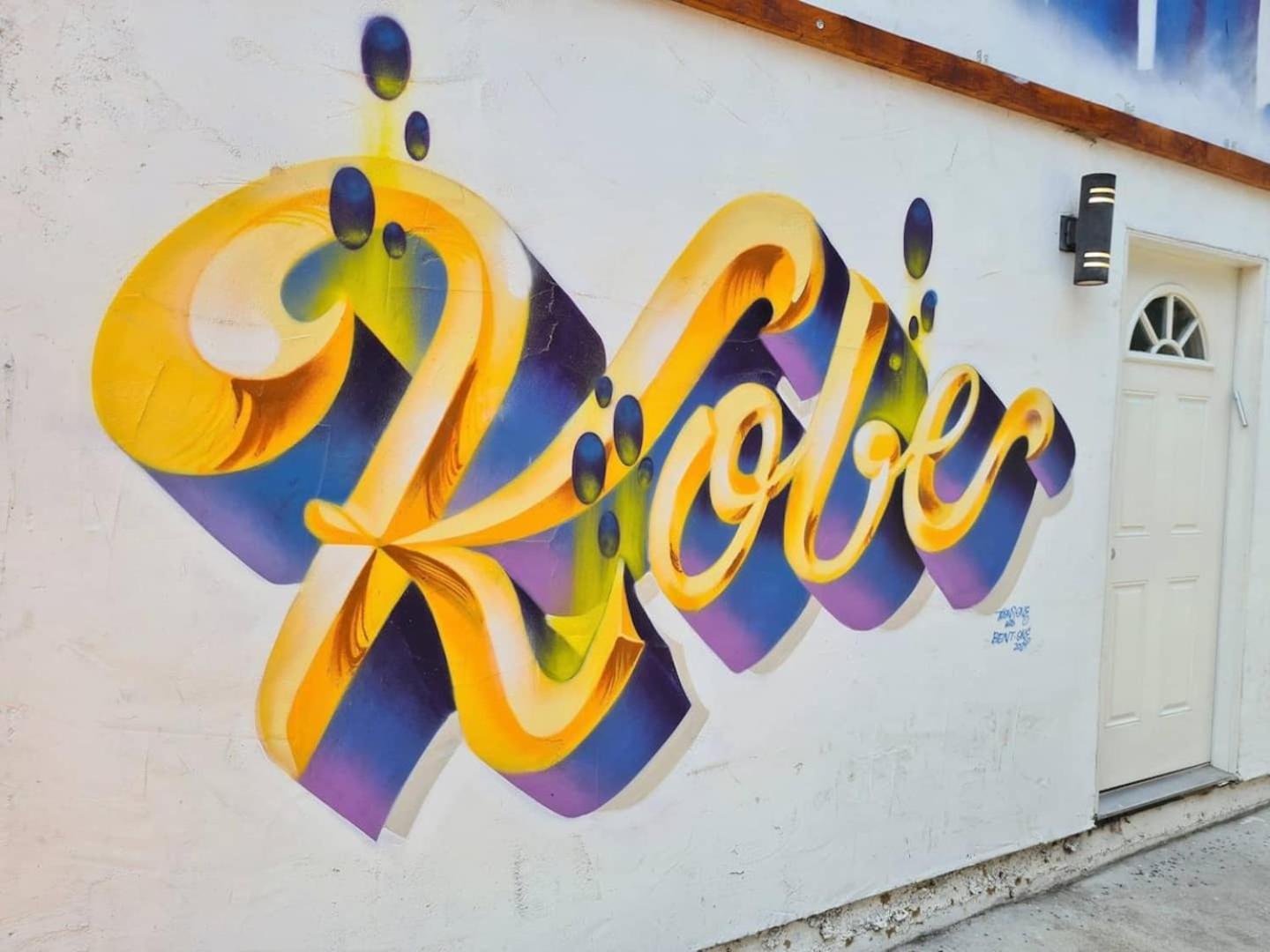 Kobe Bryant-themed 3 Bedroom With Hot Tub 10 Minutes From Rodeo Drive *